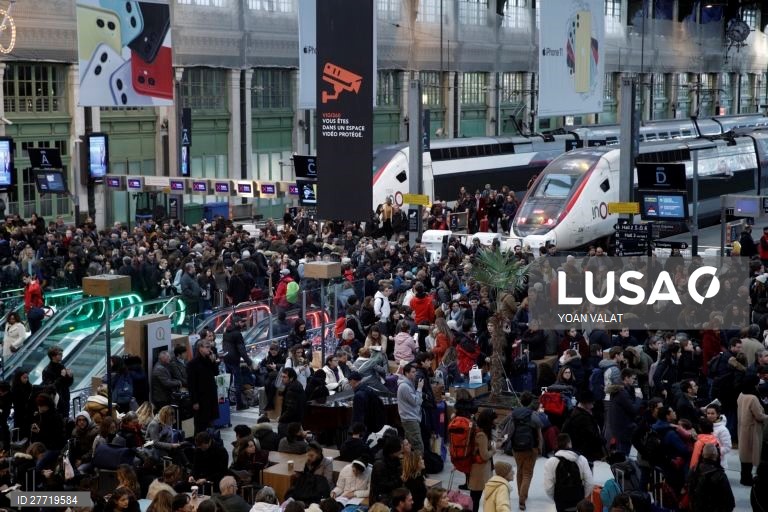 Greve de transportes em França já custou 400 ME à empresa ferroviária estatal