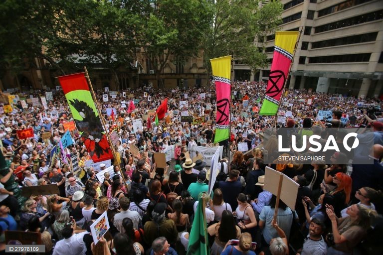 Milhares de australianos protestam e pedem demissão do PM face a incêndios