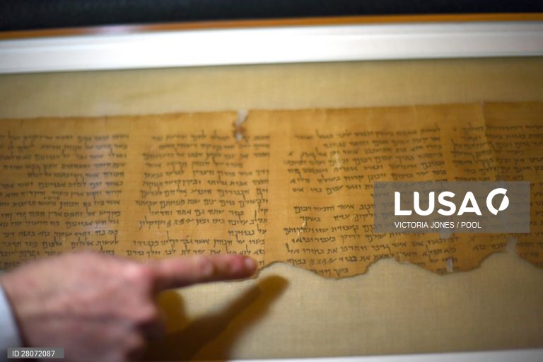 Análise por IA indica que Manuscritos do Mar Morto são mais antigos do que se pensava