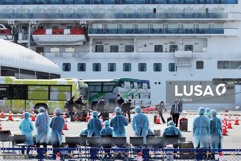 Covid-19: Português infetado e retido em navio no Japão foi visto por um médico