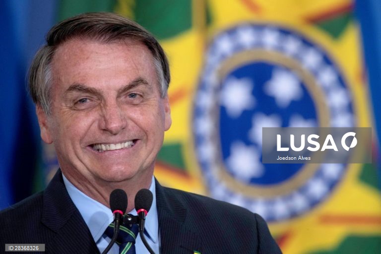 Bolsonaro diz que novo coronavírus é pequena crise provocada por fantasia dos ‘media’