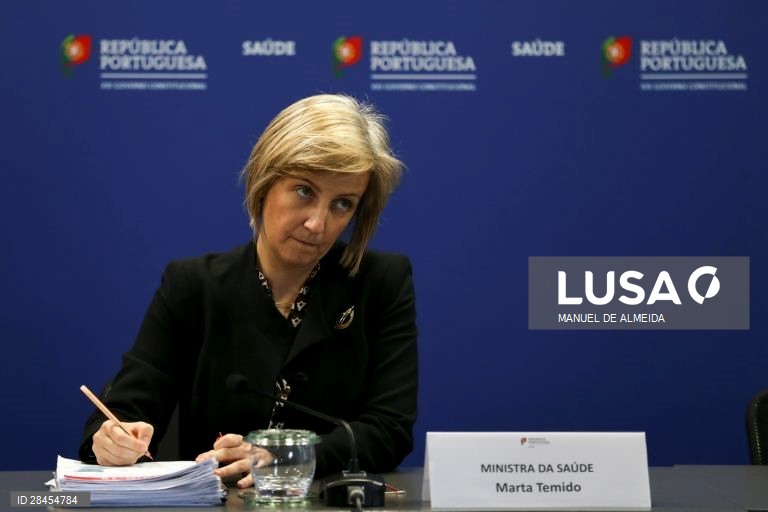 Pico da pandemia do novo coronavírus em meados de abril - ministra da Saúde