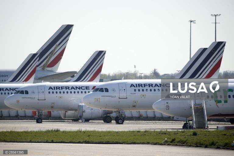 Metade dos voos cancelados em Paris-Orly devido a greve não programada dos controladores