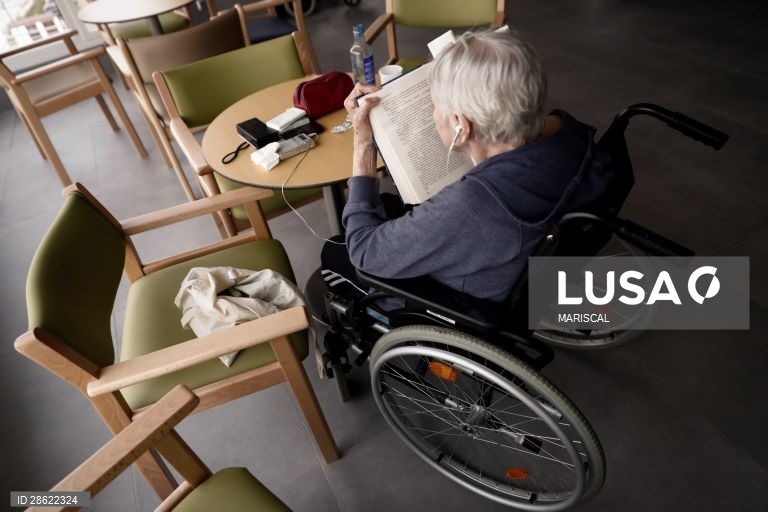 Mudanças de comportamento nos idosos podem indiciar patologias - especialistas