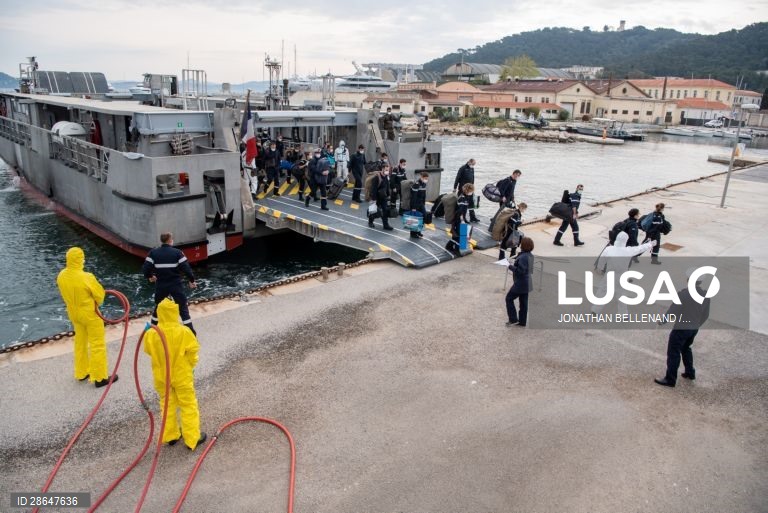 Covid-19: Quase mil marinheiros positivos no Charles de Gaulle e escolta – dados oficiais provisórios