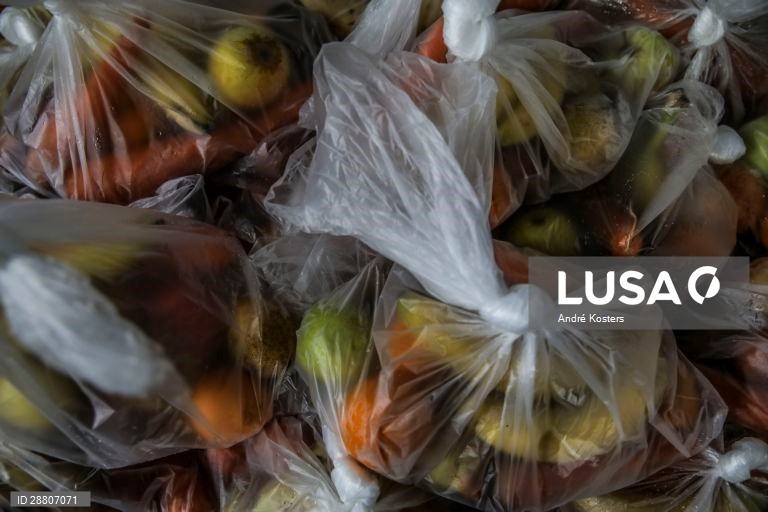 Covid-19: Pedidos de ajuda alimentar sobem e mostram necessidades envergonhadas