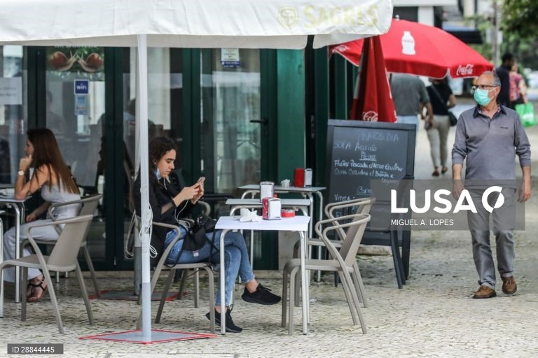 Covid-19: DGS publica guia de recomendações por tema e setor de atividade