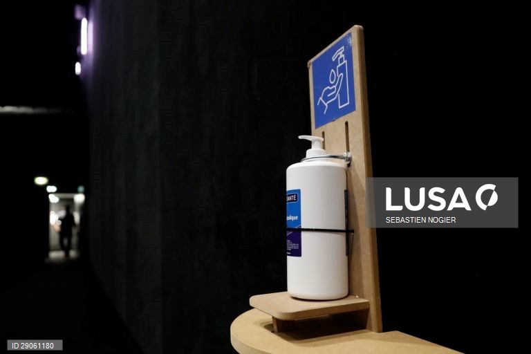 Covid-19: França com mais 30 mortes num dia