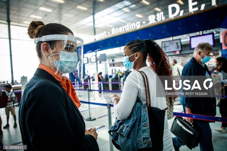 Covid-19: Aeroportos franceses vão testar passageiros de países de risco