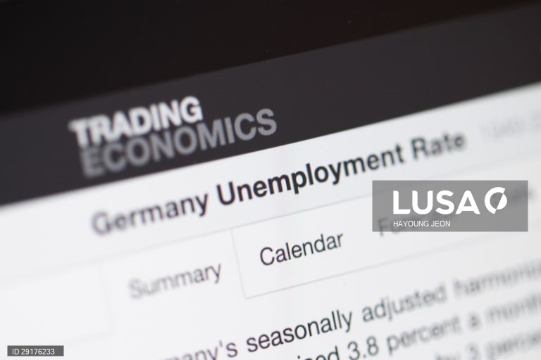 Taxa de desemprego na Alemanha atinge 5,8% em maio, mais 3 décimas em termos homólogos