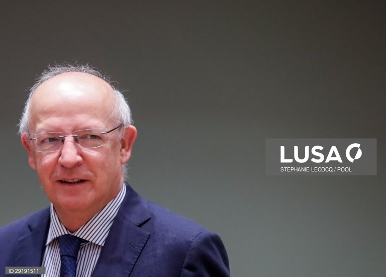 Covid-19: MNE lamenta decisão britânica de manter Portugal na “lista negra”