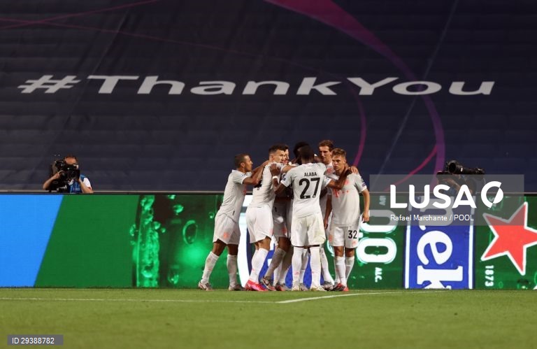 Bayern Munique goleia FC Barcelona e assegura meias-finais da Liga dos Campeões