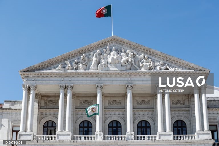 Proposta de lei de revisão da lei laboral deu entrada na AR