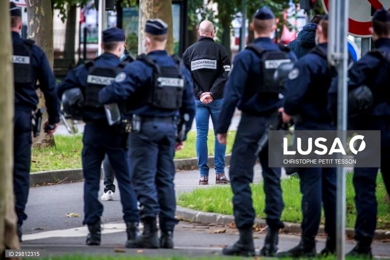 Dois mortos e vários feridos em ataque com faca em França