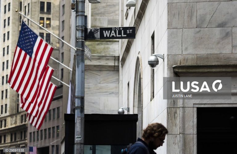 Wall Street negoceia em baixa no início da sessão