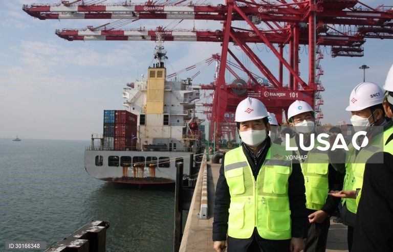South Korean Prime Minister visits Incheon Port