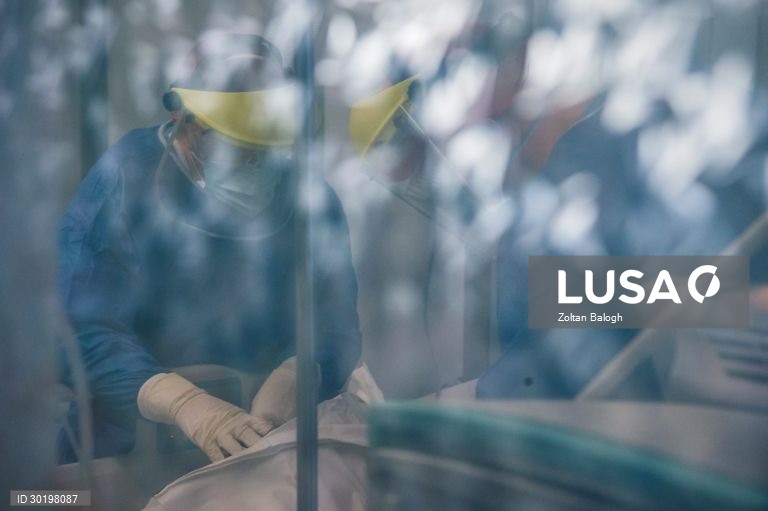 Covid-19: França regista 150 mortes e 11.533 novos casos num dia