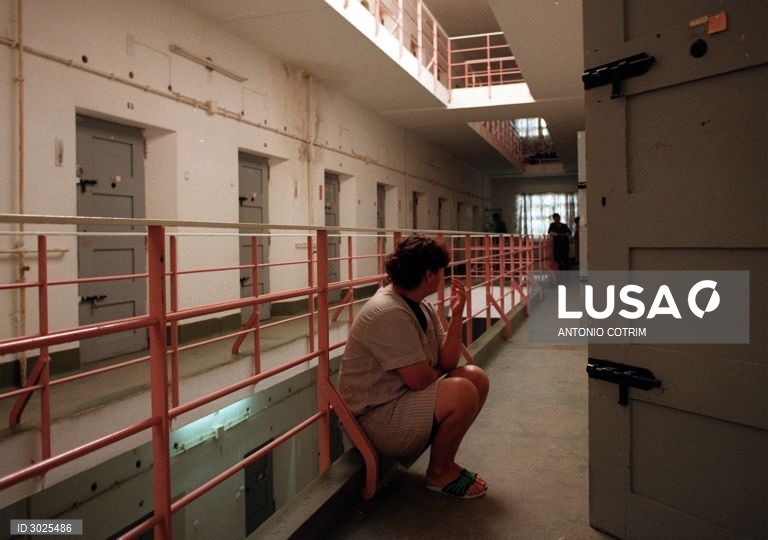 Pelo menos 988 crianças viviam com as mães em prisões na Europa em 2024