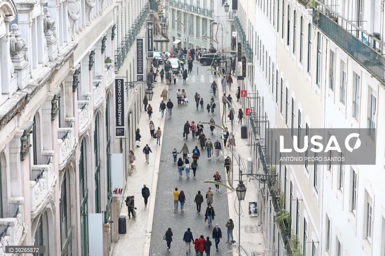 Mais 70% dos portugueses cortam gastos diários