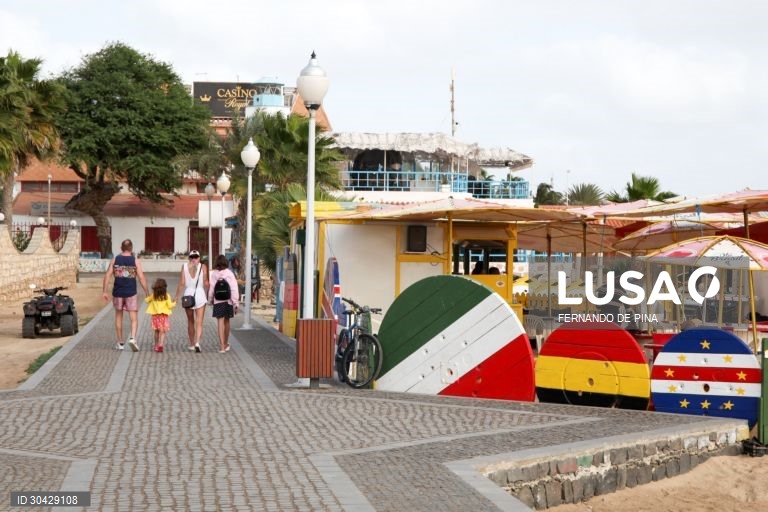Língua crioula ensinada a turistas na ilha cabo-verdiana do Sal