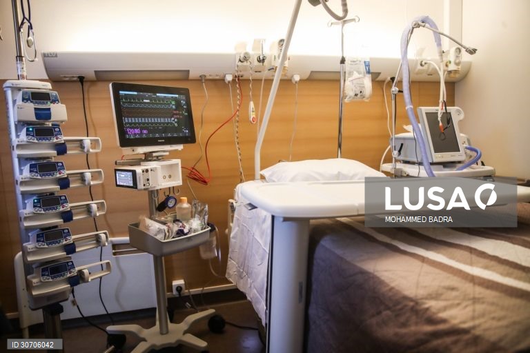 Covid-19: Novos casos e óbitos com ligeiro decréscimo em França