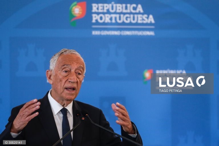 Marcelo afirma que quis passar das palavras aos atos com mais mulheres na sua equipa