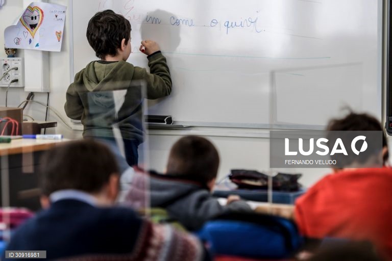 Ministério recomenda que pré-escolar e 1.º ciclo mantenham os alunos na escola