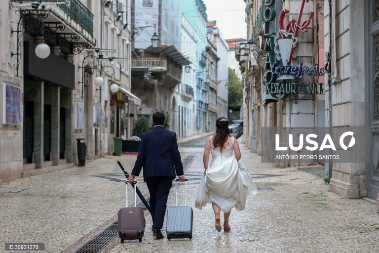 Número de casais no desemprego baixa 12,6% em fevereiro - IEFP