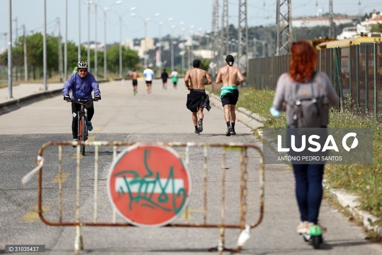 Covid-19: Médicos e farmacêuticos manifestam-se contra medidas de confinamento
