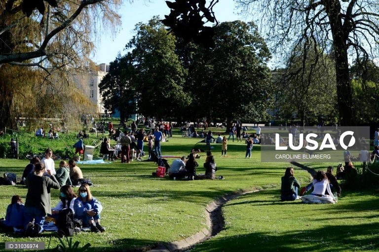 Covid-19: França mantém-se acima dos 40 mil contágios diários