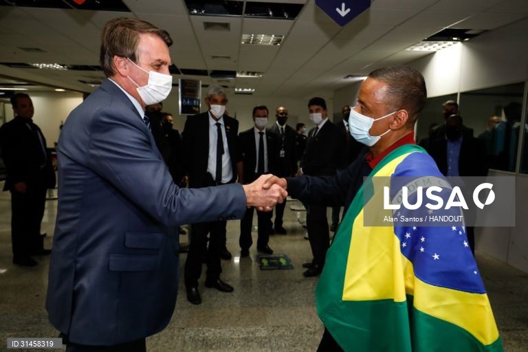 President Bolsonaro welcomes Brazilian who was detained in Russia for two years