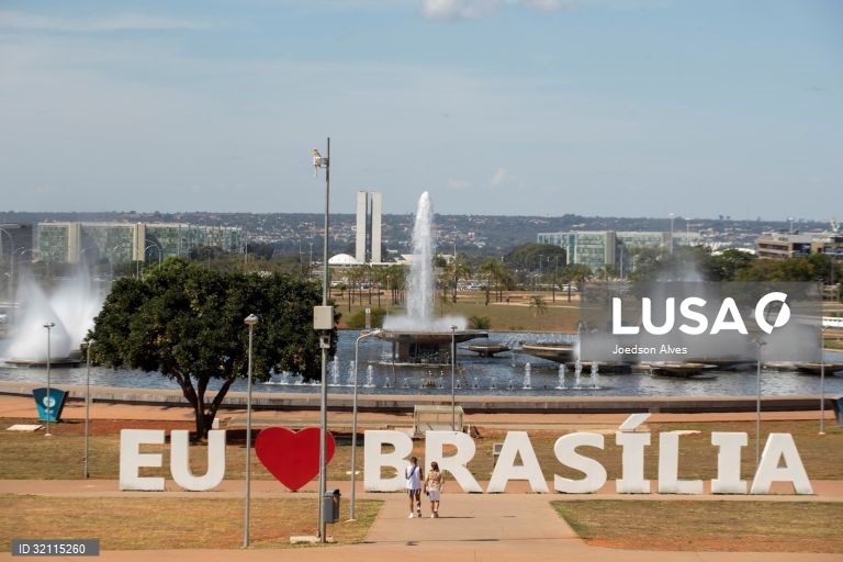 Banco Central eleva projeção de crescimento do Brasil para 2,1% este ano