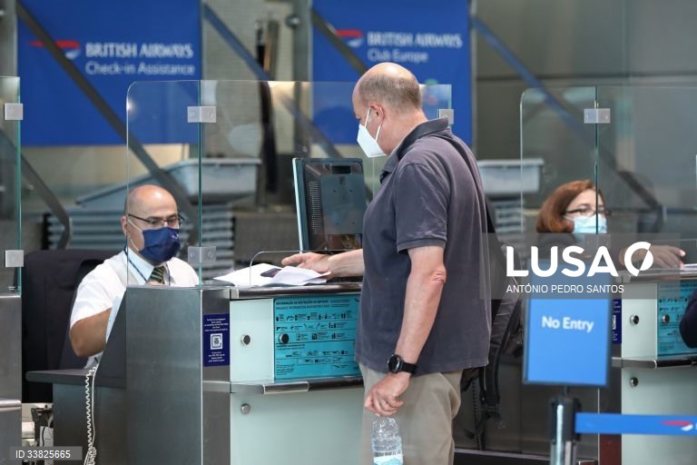 Covid-19: Companhias aéreas incorrem em multas de 20 mil euros por passageiro sem teste