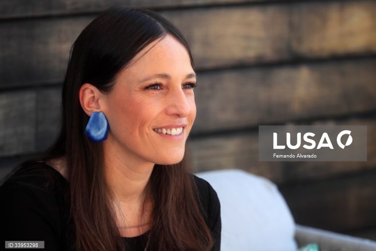Prémios Grammy Latino entregues hoje em Sevilha com Carminho e Maria Mendes nomeadas