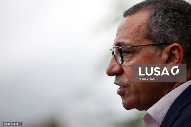 Presidente são-tomense em Angola para participar na bienal de Luanda