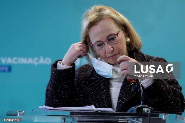 Covid-19: Treze casos da Ómicron em Portugal não são exclusivamente jogadores - DGS