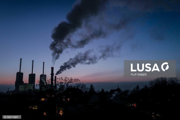 Emissões de gases com efeito de estufa invertem tendência e sobem 2,2% na UE