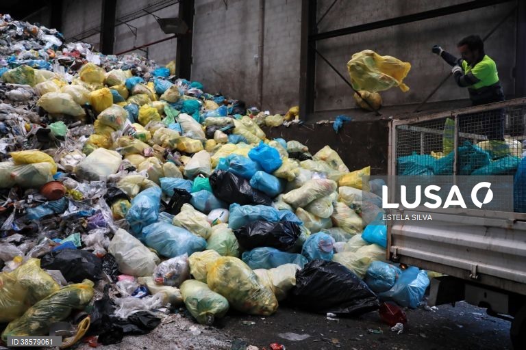 STAL espera “grande adesão” à greve geral e efeitos já hoje na recolha de resíduos