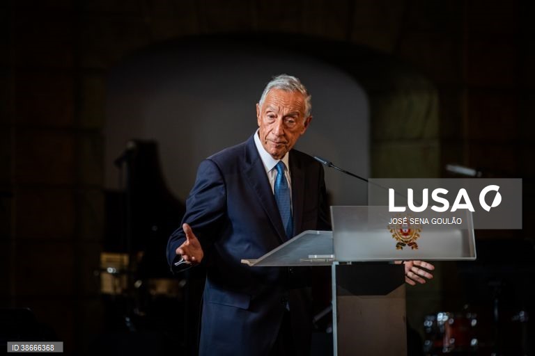 Marcelo defende que democracia “precisa que se vá metendo golos”