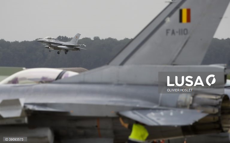 Bélgica anuncia entrega de caças F-16 a Kiev no final do ano