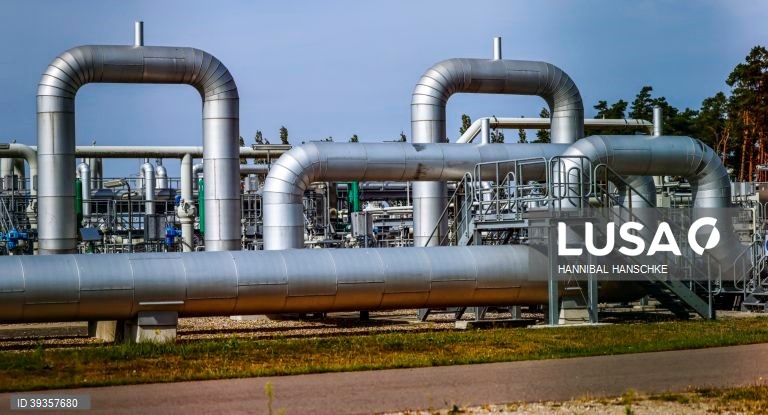 UE acorda interdição da importação de gás russo até ao outono de 2027