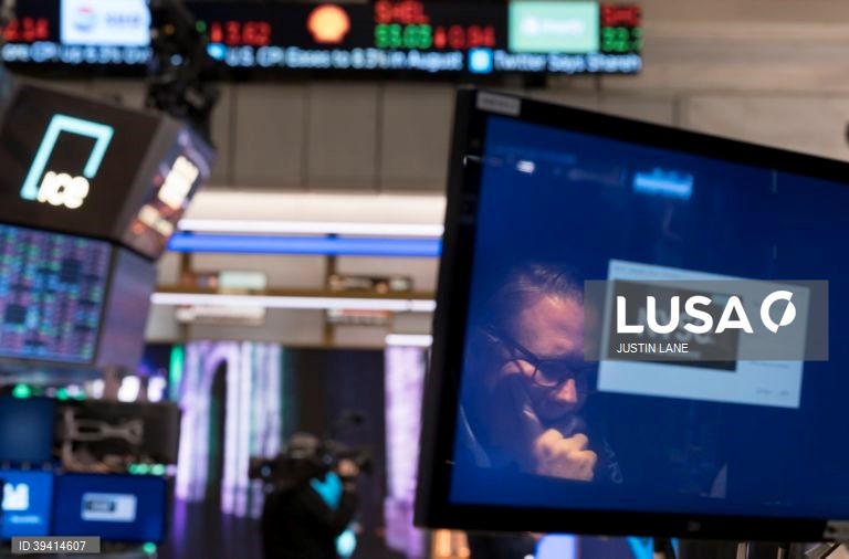 Wall Street fecha em baixa após recordes e antes de um fim de semana prolongado