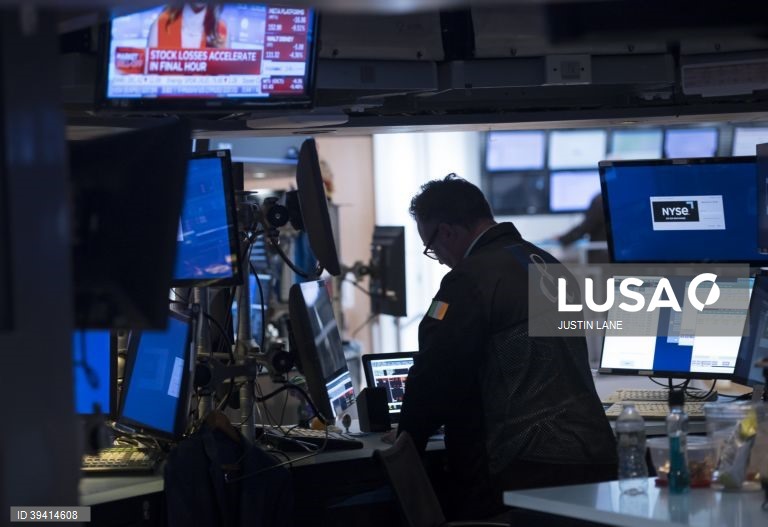 Wall Street abre em alta e S&P 500 espreita recorde
