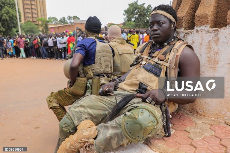 Exército e extremistas no Burkina Faso cometem crimes contra a humanidade - estudo