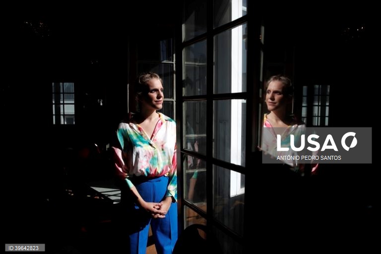 Romance de Luísa Sobral é uma história que quis ser escrita para lá da canção