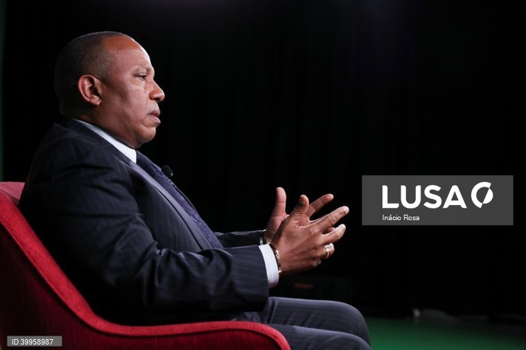 Costa reuniu-se hoje com Patrice Trovoada em São Tomé a caminho da RCA