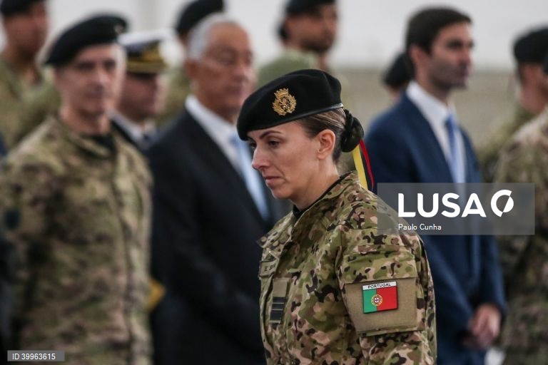Marcelo Rebelo de Sousa assiste à tomada de posse da sua ex-ajudante de campo como Comandante do Grupo de Carros de Combate