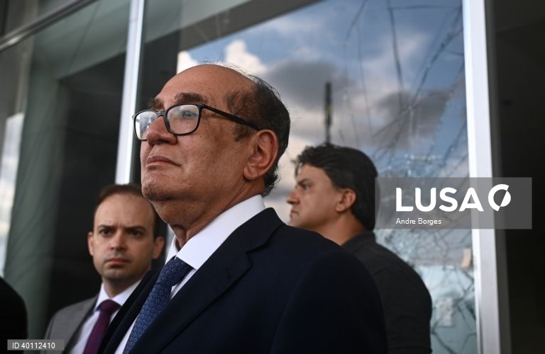 Juiz brasileiro volta atrás na decisão de dificultutar destituição de juízes do Supremo