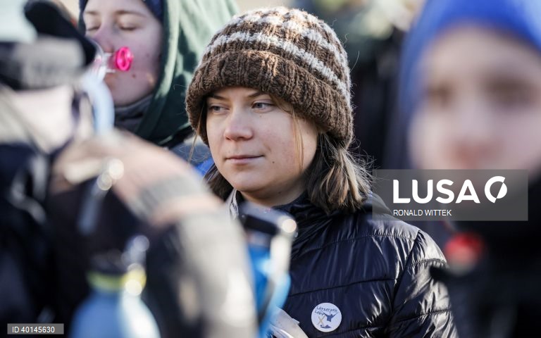 Ativista Greta Thunberg detida na Alemanha após protesto contra mina de carvão