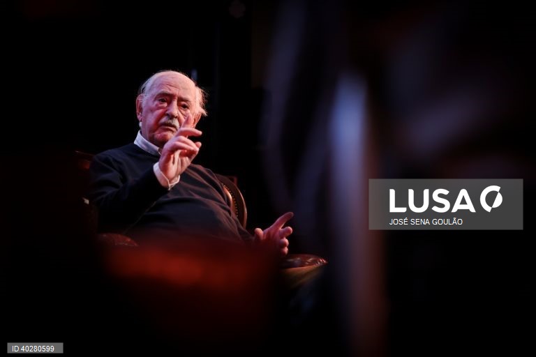 Parlamento homenageia carreira de “inconfundível qualidade” de Ruy de Carvalho